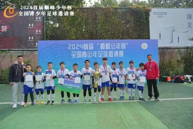 新赛季精彩瞬间！特雷·杨助攻浓眉空接扣篮